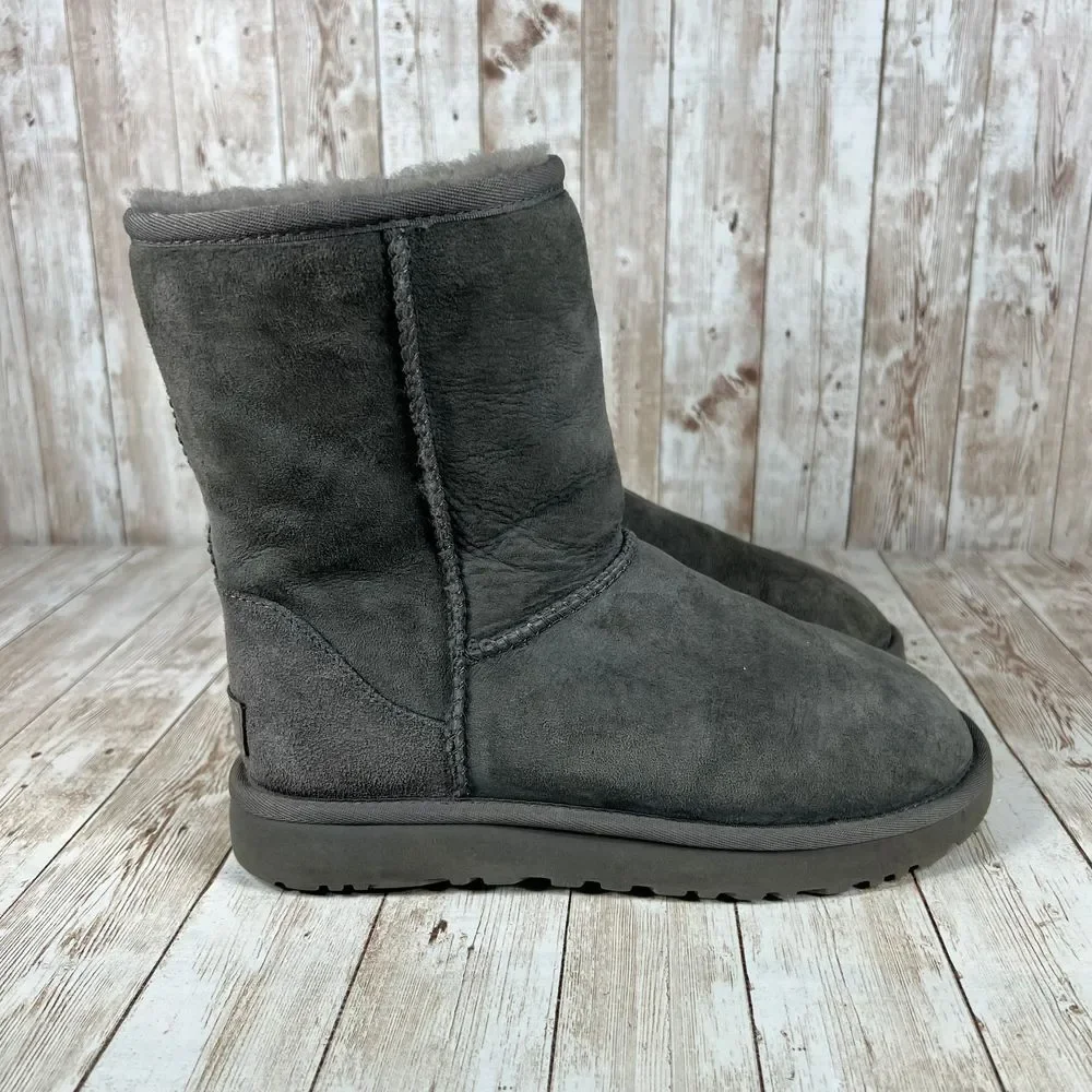 UGG Classic Short II Gray Sheepskin Winter Boots Cozy Comfort Size 7